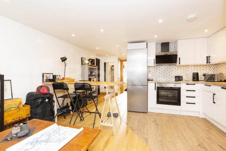 Newly refurbished 1 bedroom with large terrace located in Zone 1 Angel Chapel Market, Angel